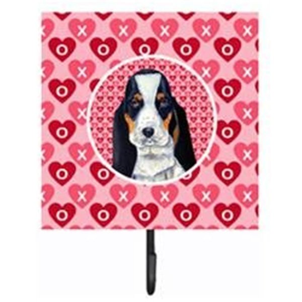 Micasa 4.25 x 7 in. Basset Hound Valentines Love and Hearts Leash Or Key Holder MI751963